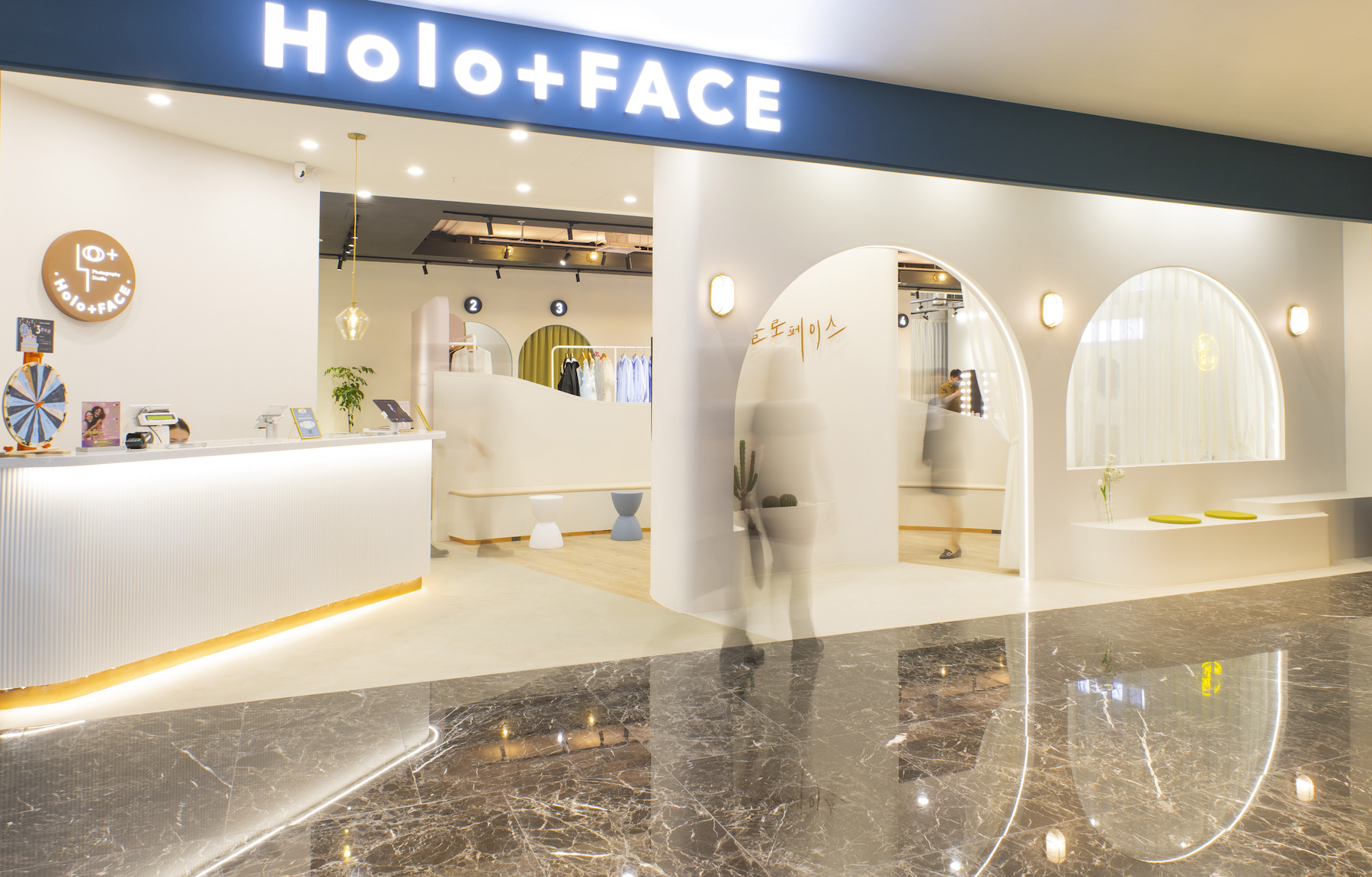 Holo+FACE 高雄義享店